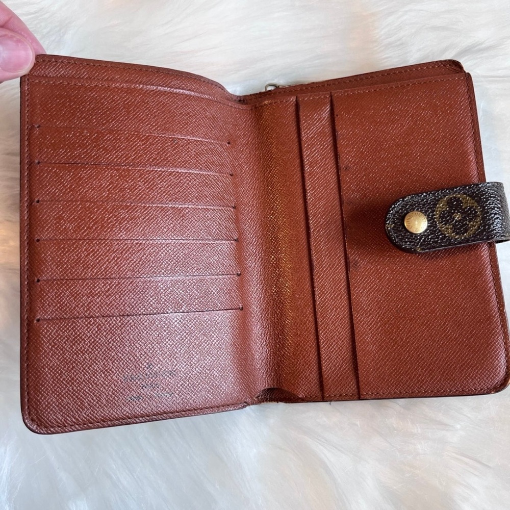 Louis Vuitton Bi Fold Large Wallet - Picture 3 of 11